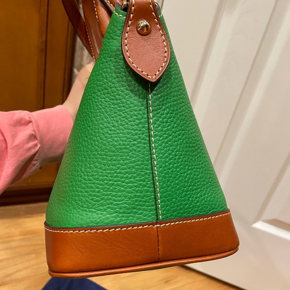 SOLD Dooney & Bourke Kelly Green Darcy Satchel - Picture 5 of 13